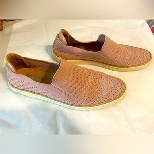 Women’s UGG slip on shoes